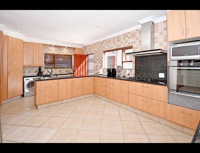 3 BEDROOM FREEHOLD FOR SALE IN CRAIGHALL